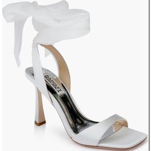 NWOT Badgley Mischka Primrose White Satin Heel